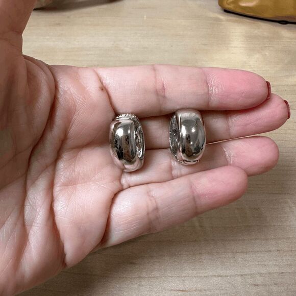 Rhinestone‎ Silver Clip Magnetic Earrings - Picture 2 of 6